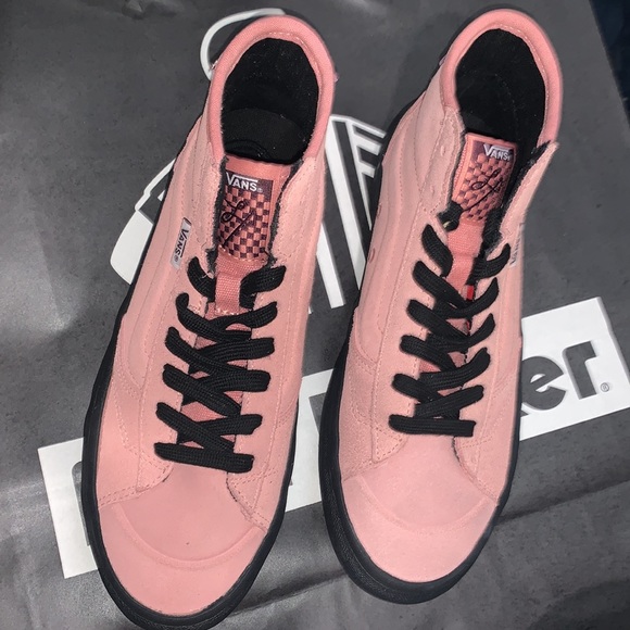 Women’s vans shoes size us 7 men’s size 5.5 PINK!!!!! - Picture 2 of 6